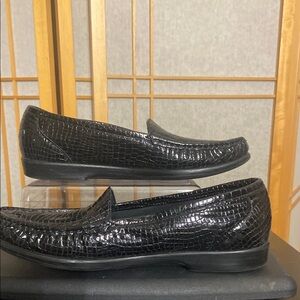 Black Crocodile Pattern Women’sLoafers